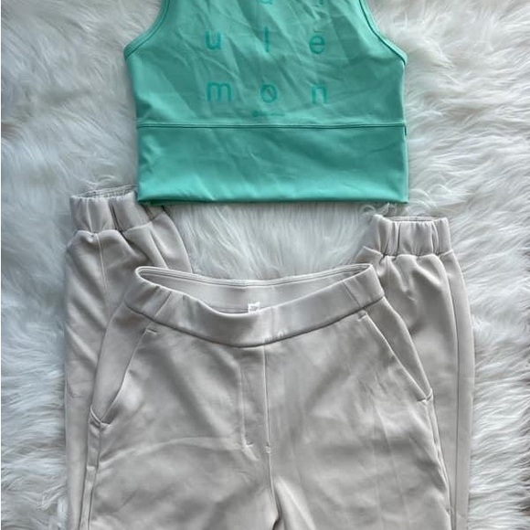 Nwot Lululemon pivot tank sz 8 only (not include pants) - Picture 2 of 2